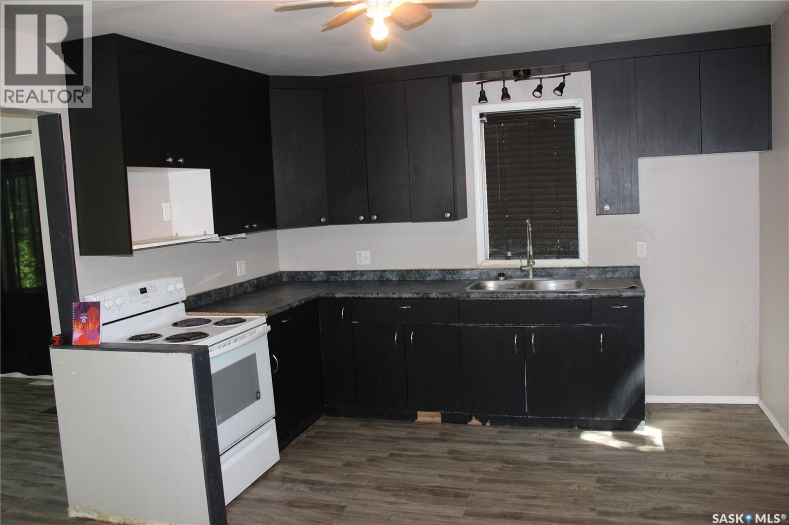 5375 Eddys Avenue, Halbrite, Saskatchewan  S0C 1H0 - Photo 6 - SK021699