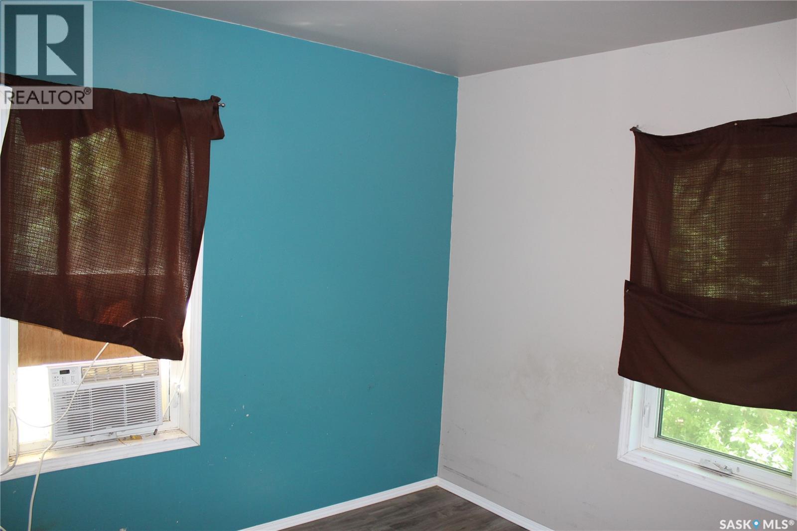 5375 Eddys Avenue, Halbrite, Saskatchewan  S0C 1H0 - Photo 9 - SK021699