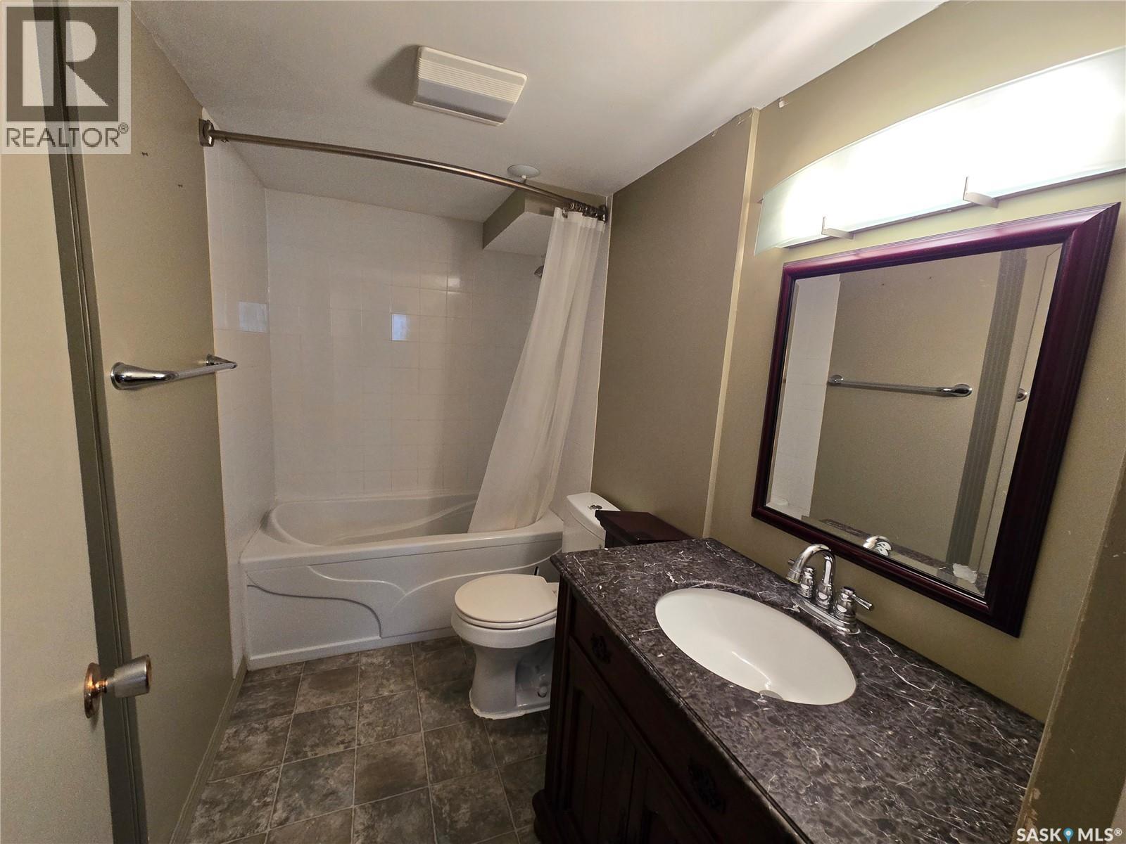 446 2nd Avenue Nw, Swift Current, Saskatchewan  S9H 0P7 - Photo 12 - SK021651