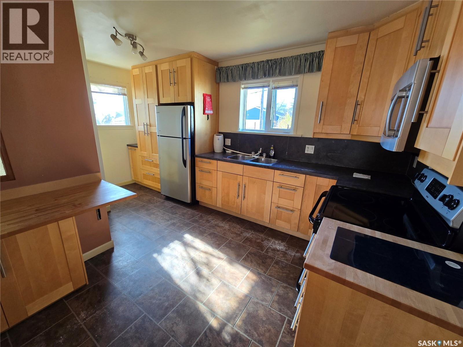 446 2nd Avenue Nw, Swift Current, Saskatchewan  S9H 0P7 - Photo 2 - SK021651