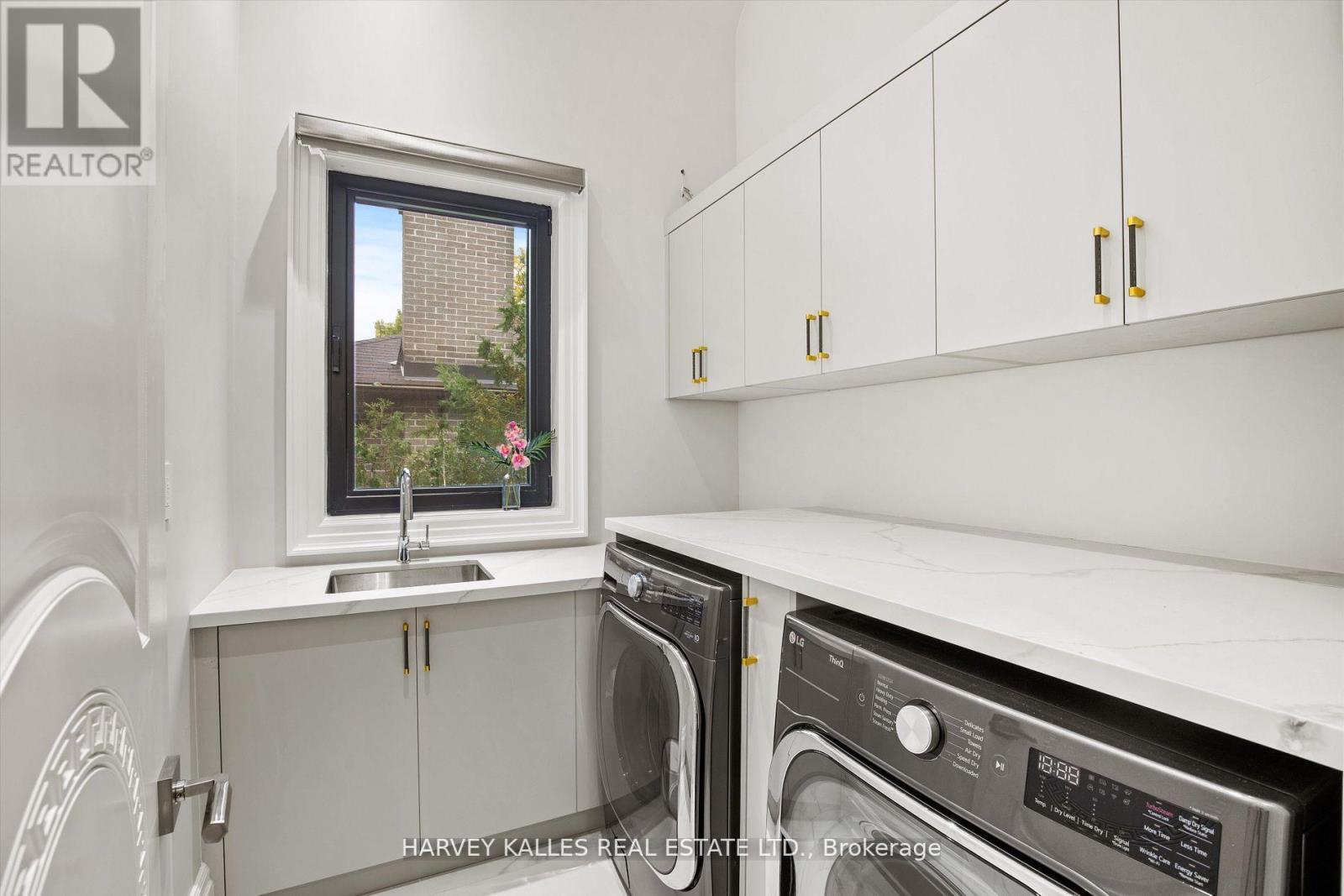 1 Silvergrove Road, Toronto, Ontario  M2L 2N5 - Photo 35 - C12481028