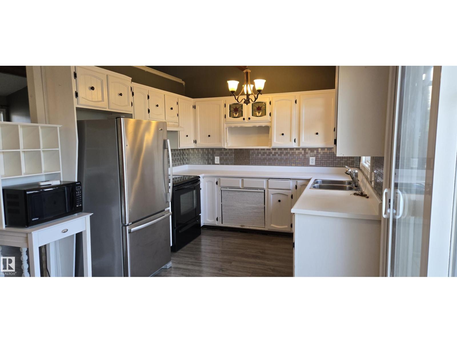 1736 61 St Nw Nw, Edmonton, Alberta  T6L 1N2 - Photo 5 - E4455568