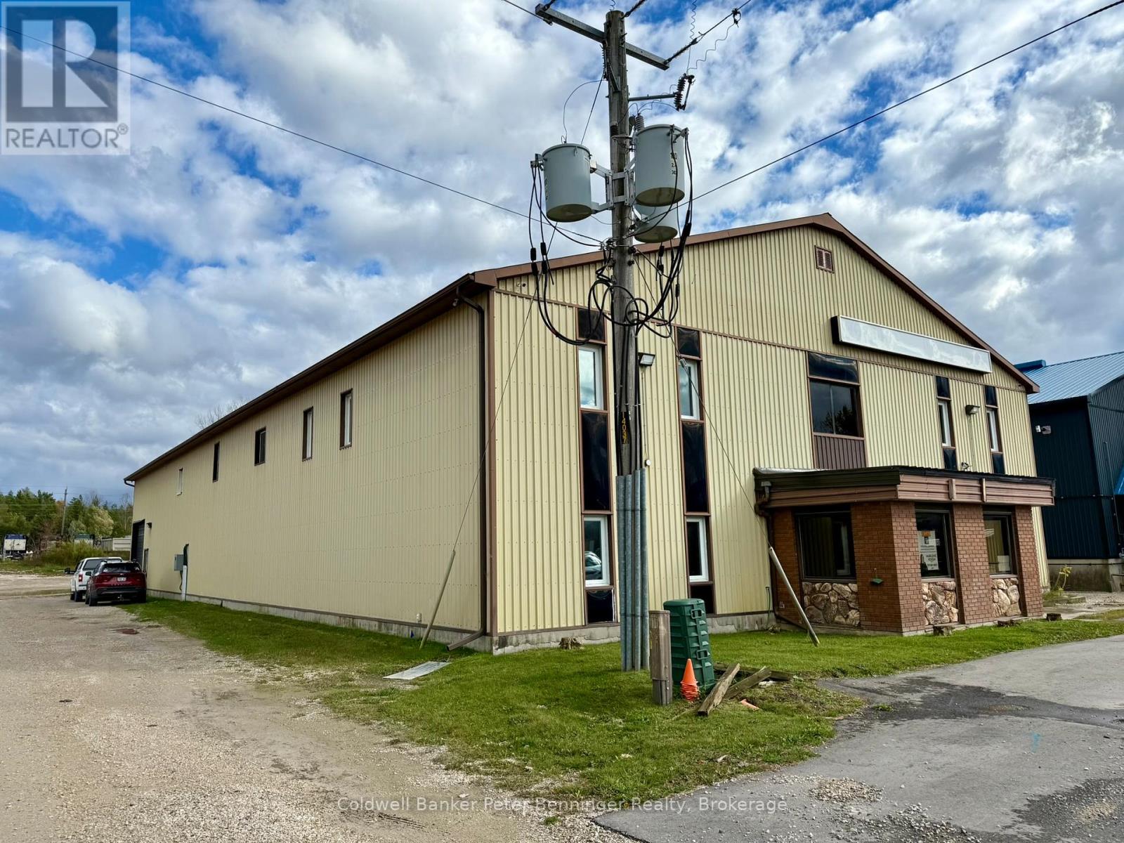 1---190-ELIZABETH-STREET-E, West-Grey
