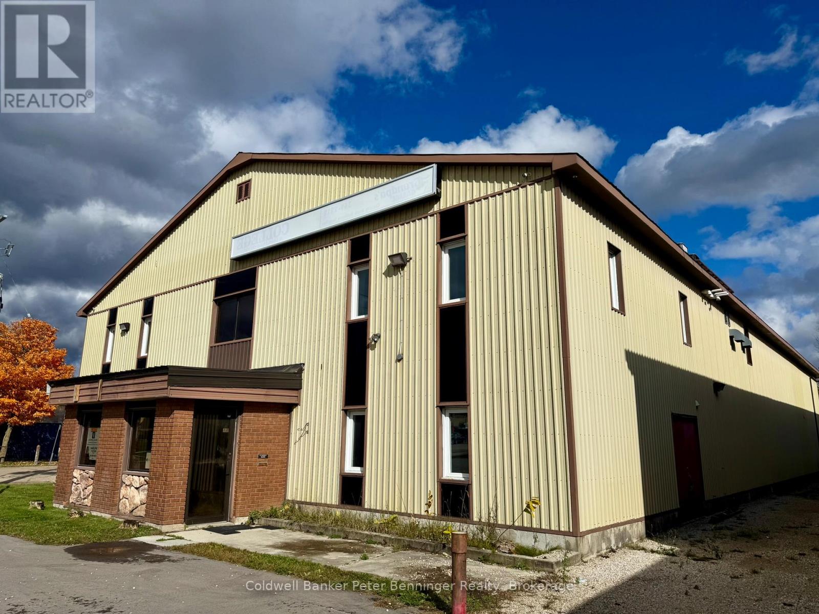 Third picture of 1 - 190 ELIZABETH STREET E