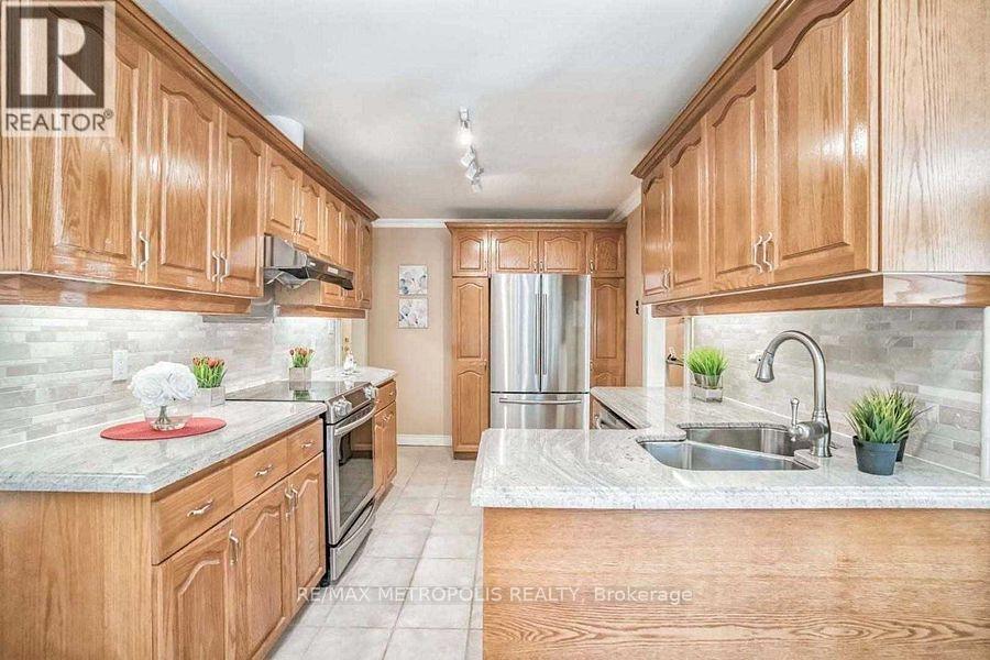 14 Strathroy Crescent, Markham, Ontario  L3P 2E6 - Photo 15 - N12481002
