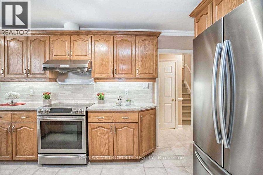 14 Strathroy Crescent, Markham, Ontario  L3P 2E6 - Photo 17 - N12481002
