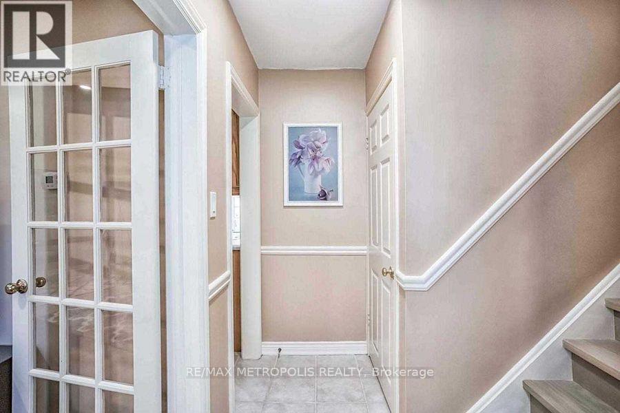 14 Strathroy Crescent, Markham, Ontario  L3P 2E6 - Photo 2 - N12481002