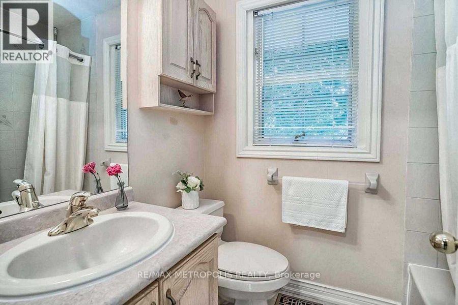 14 Strathroy Crescent, Markham, Ontario  L3P 2E6 - Photo 25 - N12481002