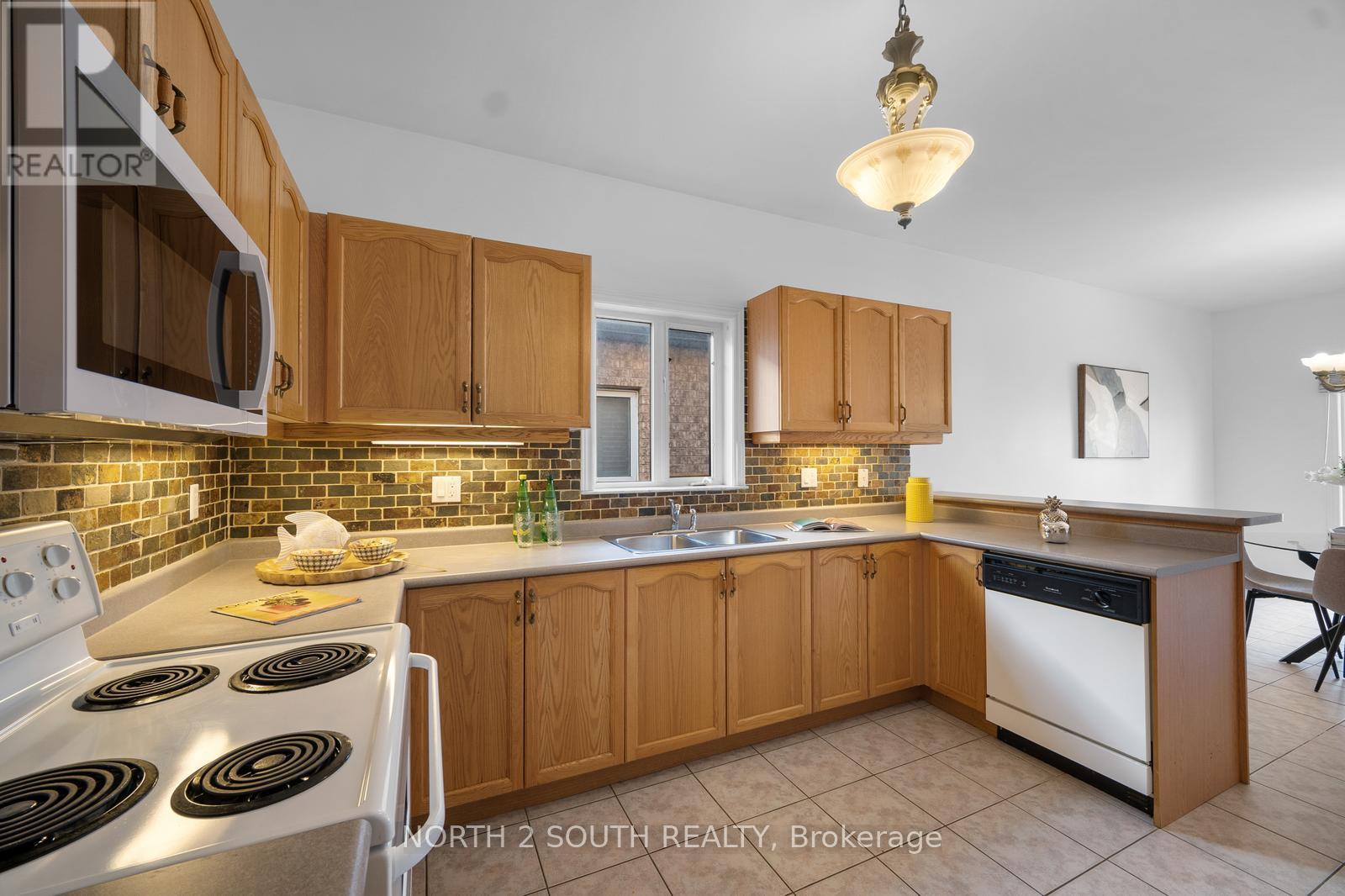 46 Silverado Trail, Vaughan, Ontario  L4H 1W3 - Photo 13 - N12481057
