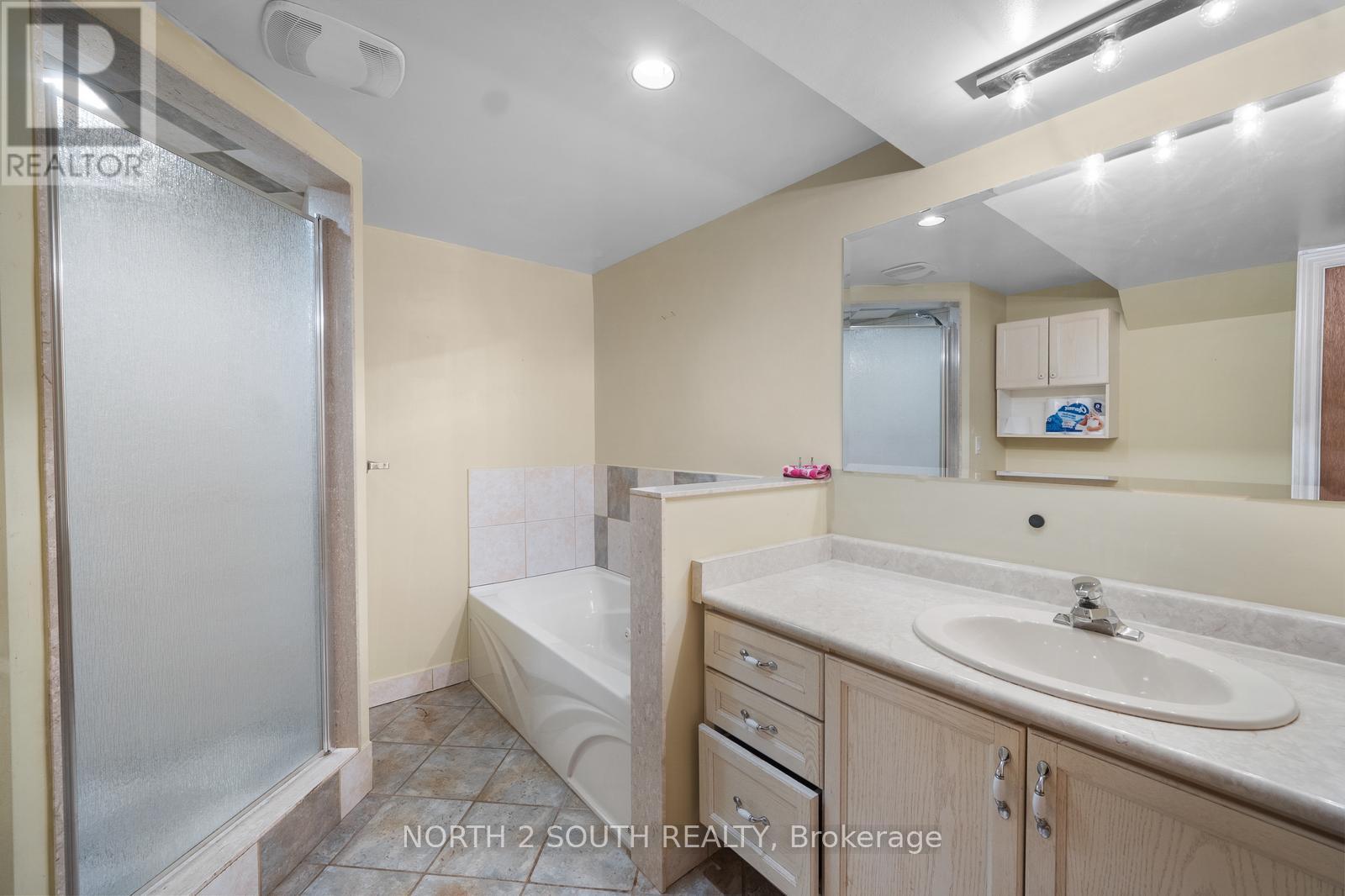 46 Silverado Trail, Vaughan, Ontario  L4H 1W3 - Photo 38 - N12481057