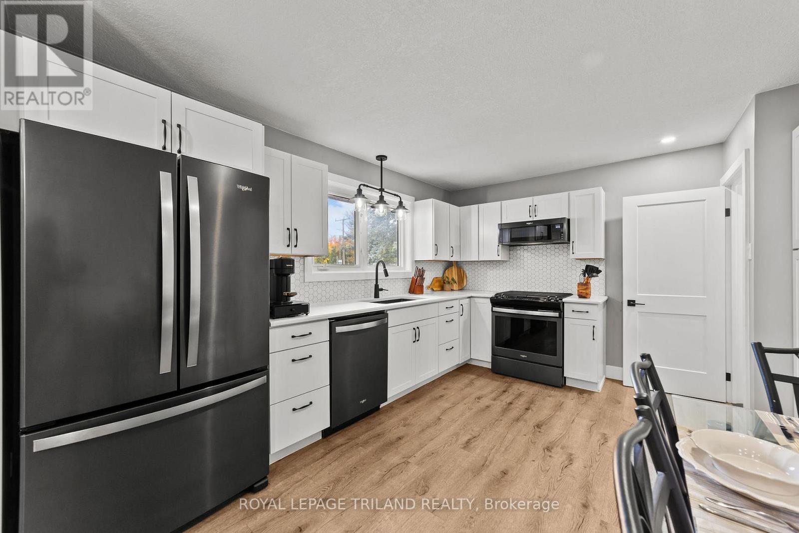 202 Appin Road, Southwest Middlesex, Ontario  N0L 1M0 - Photo 10 - X12481159