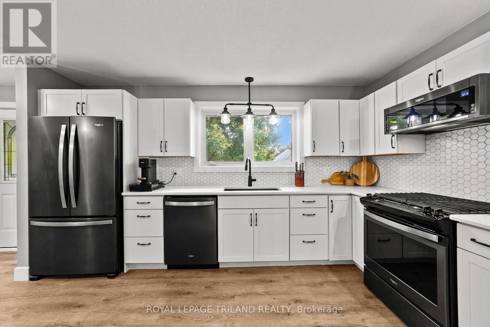 202 Appin Road, Southwest Middlesex, Ontario  N0L 1M0 - Photo 12 - X12481159