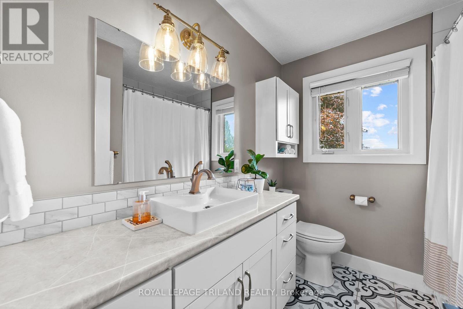 202 Appin Road, Southwest Middlesex, Ontario  N0L 1M0 - Photo 14 - X12481159