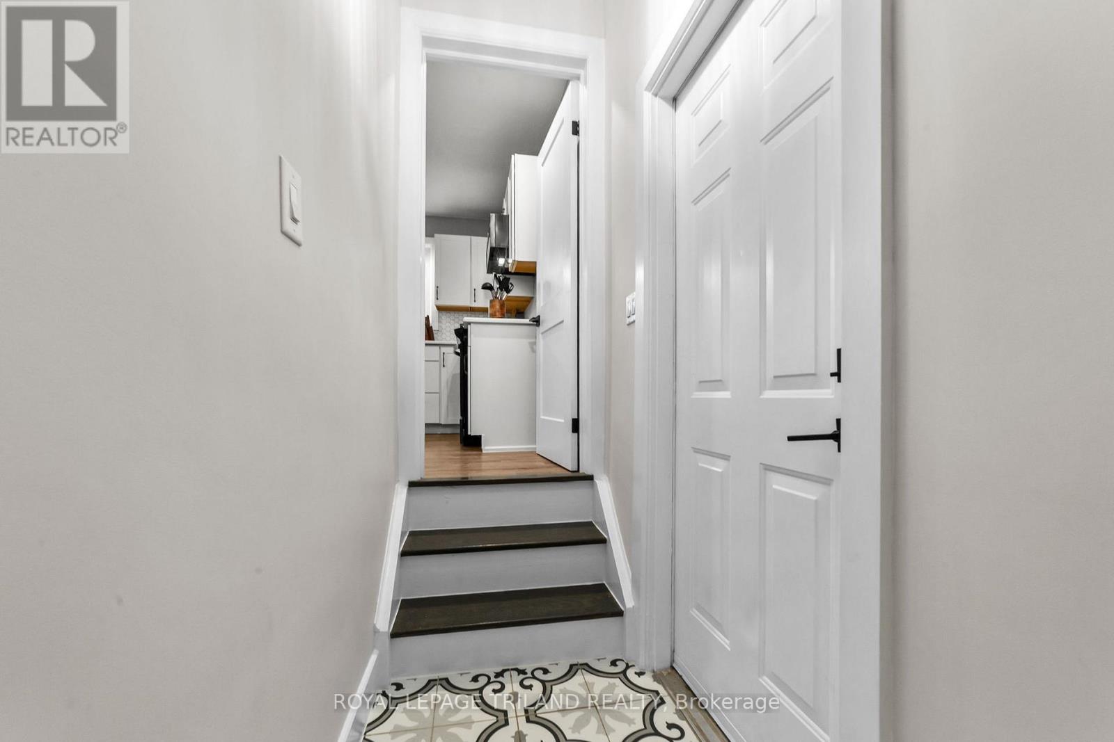 202 Appin Road, Southwest Middlesex, Ontario  N0L 1M0 - Photo 16 - X12481159