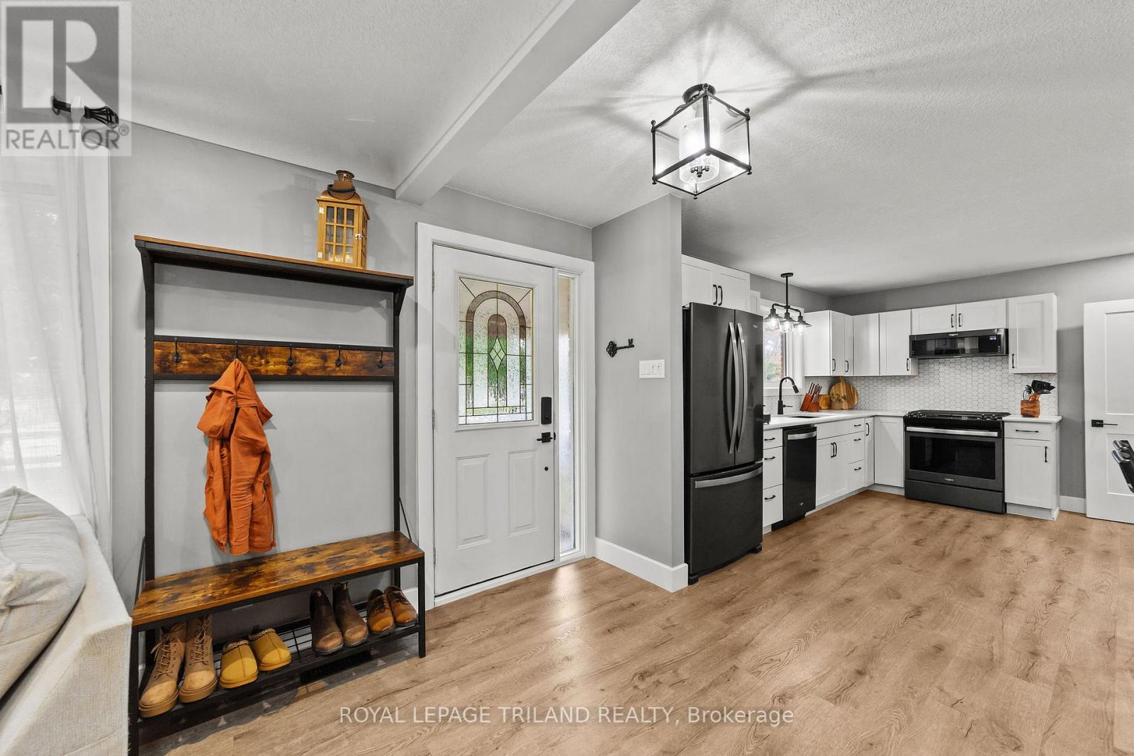 202 Appin Road, Southwest Middlesex, Ontario  N0L 1M0 - Photo 6 - X12481159