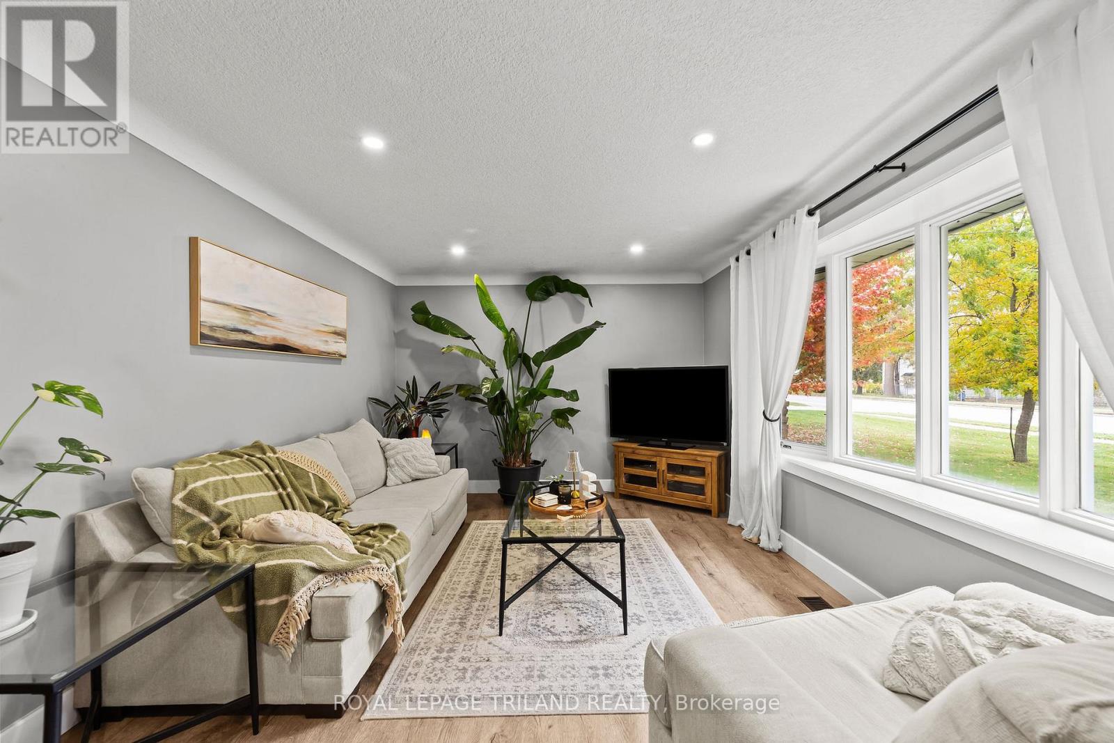 202 Appin Road, Southwest Middlesex, Ontario  N0L 1M0 - Photo 7 - X12481159
