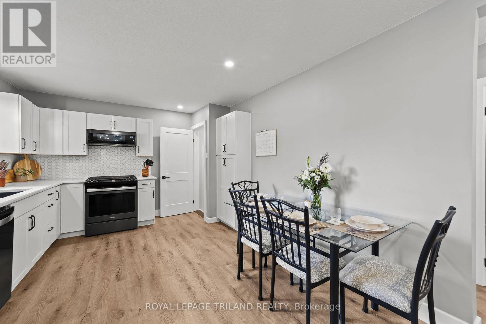 202 Appin Road, Southwest Middlesex, Ontario  N0L 1M0 - Photo 9 - X12481159