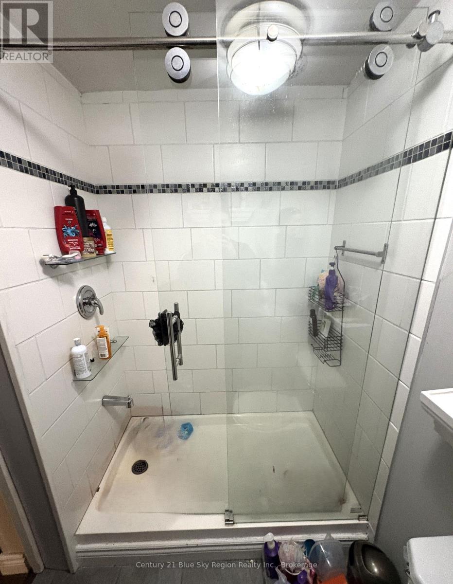 353 Regina Street, North Bay, Ontario  P1B 2J7 - Photo 6 - X12475397