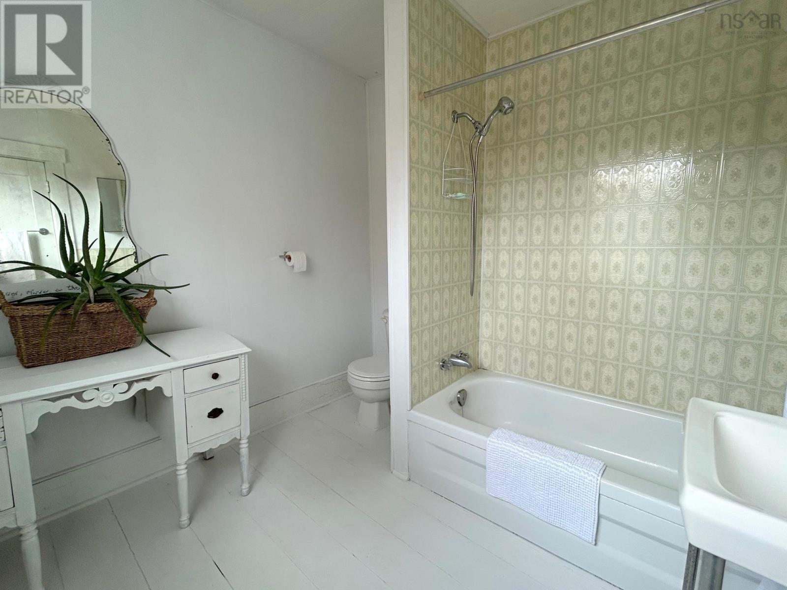 210 Martins Point Road, Martins Point, Nova Scotia  B0J 2E0 - Photo 18 - 202526285