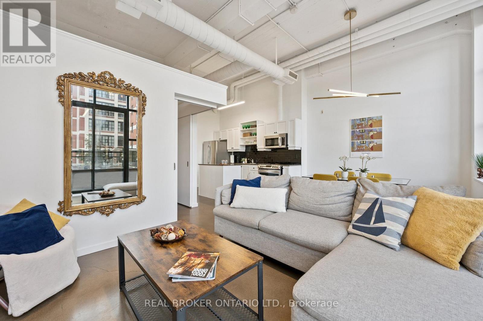 Property at 128 - 404 KING STREET W image 3