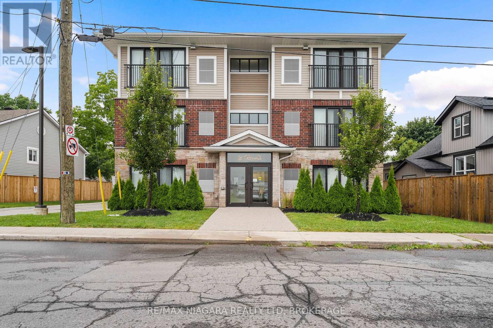 103 - 63 Vine Street S, St. Catharines, Ontario  L2R 3X9 - Photo 1 - X12481130