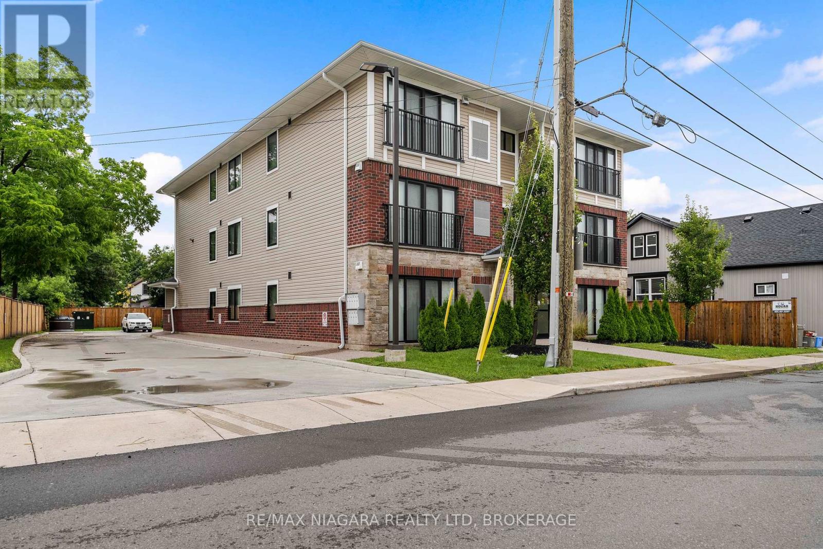 103 - 63 Vine Street S, St. Catharines, Ontario  L2R 3X9 - Photo 2 - X12481130