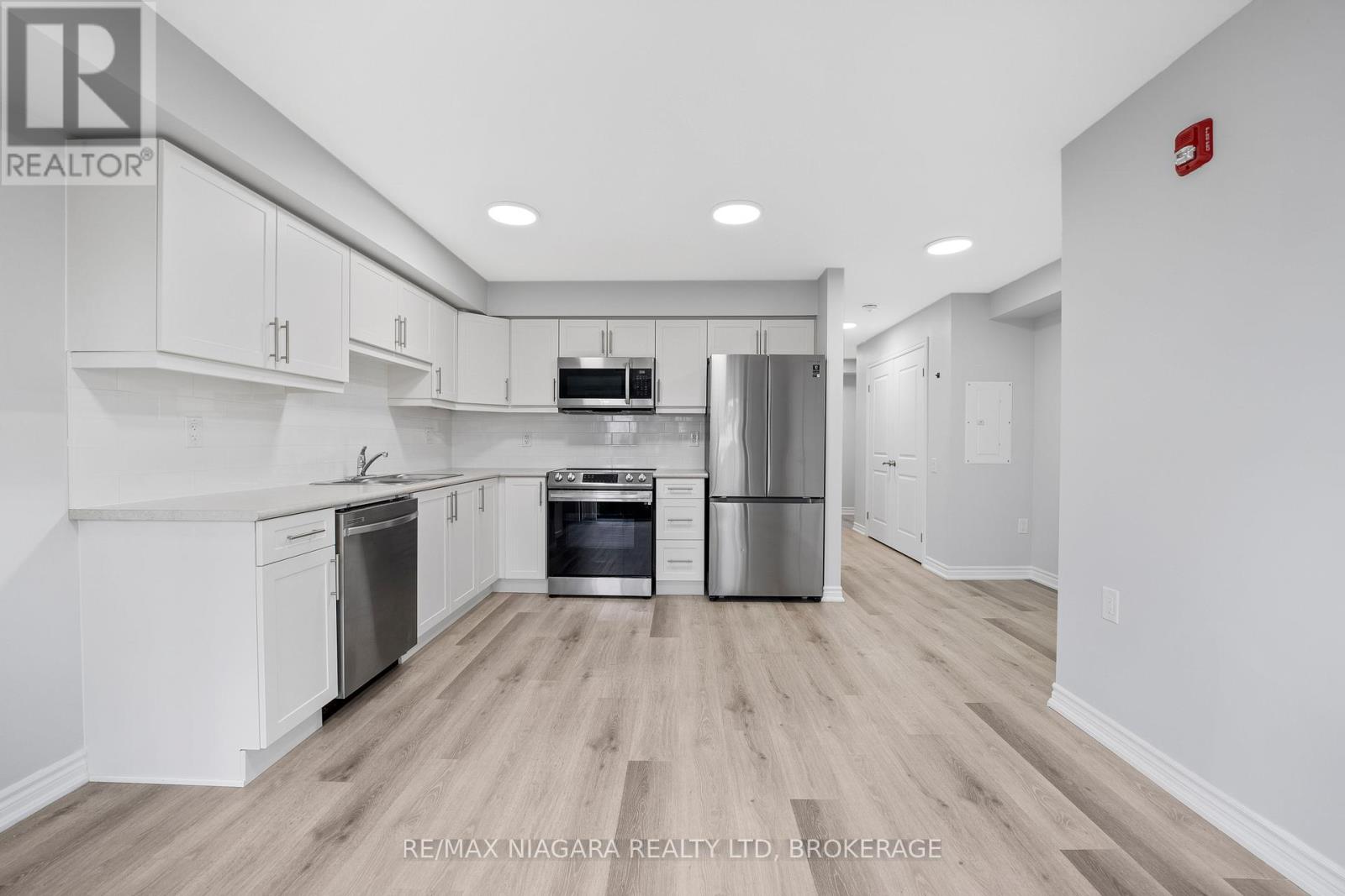 103 - 63 Vine Street S, St. Catharines, Ontario  L2R 3X9 - Photo 7 - X12481130