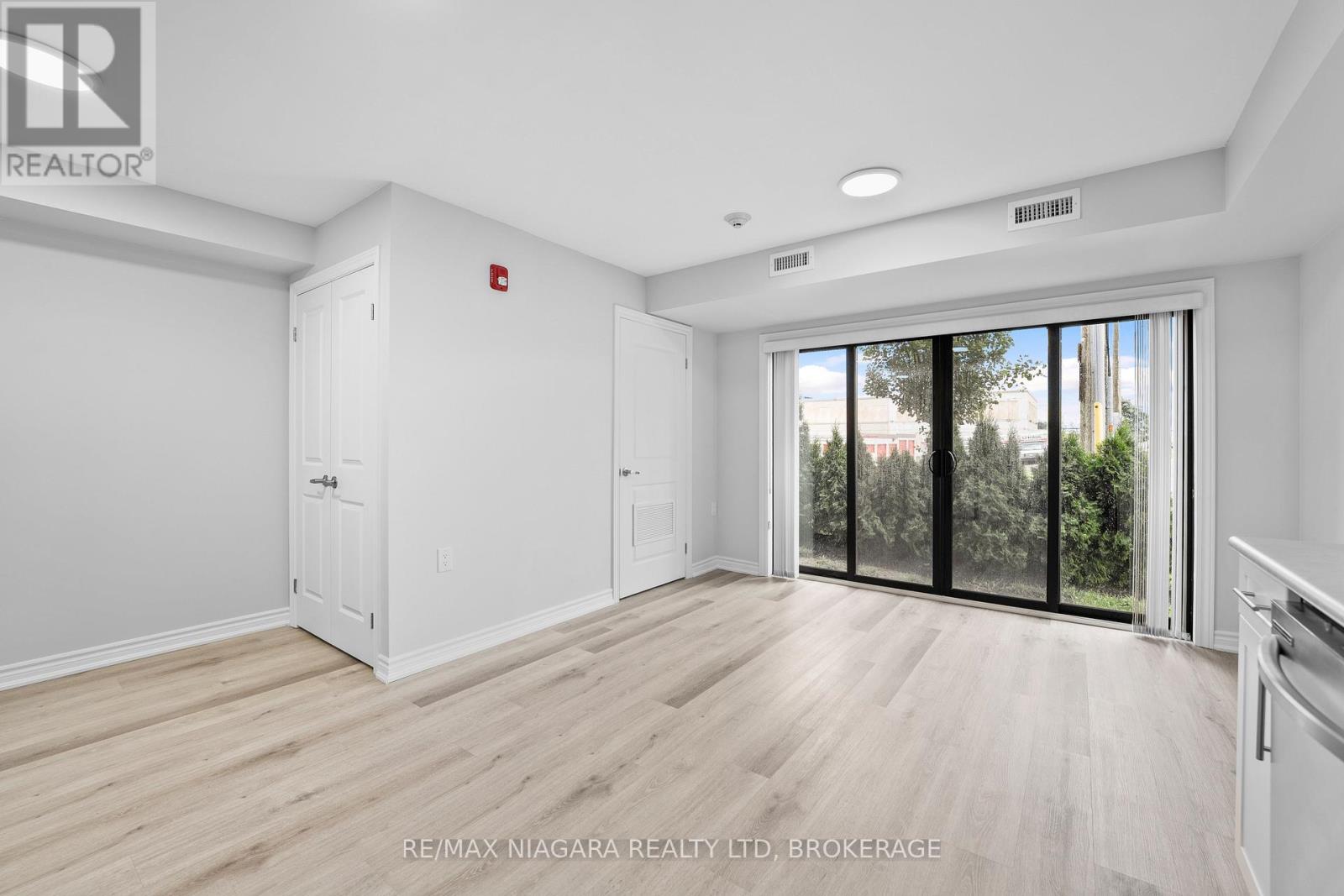 103 - 63 Vine Street S, St. Catharines, Ontario  L2R 3X9 - Photo 8 - X12481130