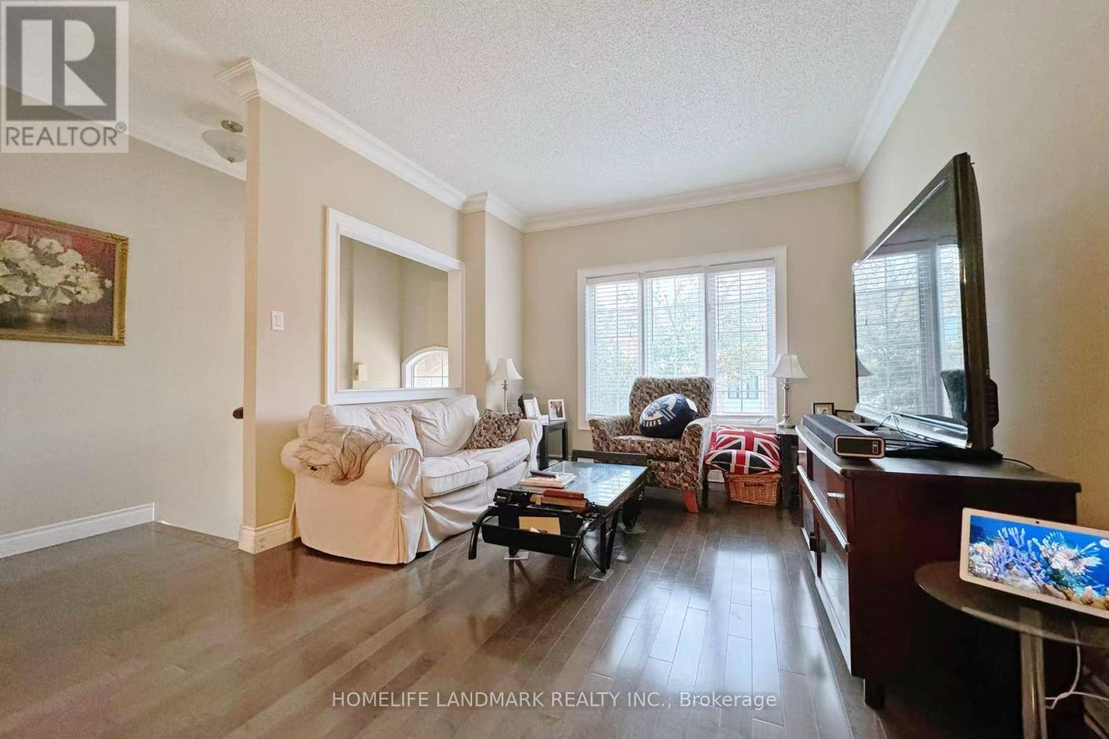 54 Bluewater Court, Toronto, Ontario  M8V 4A9 - Photo 4 - W12481005