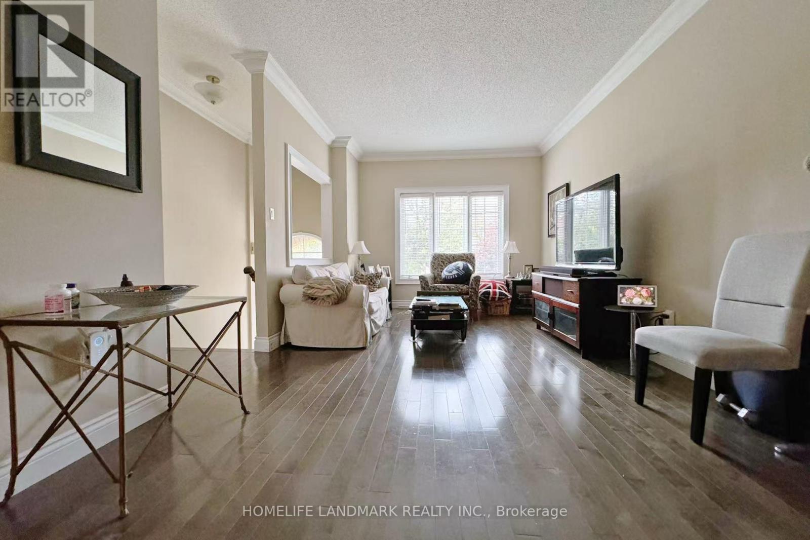 54 Bluewater Court, Toronto, Ontario  M8V 4A9 - Photo 5 - W12481005