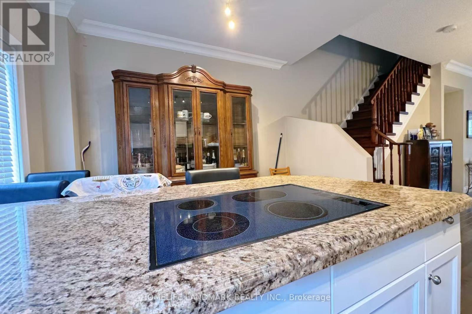 54 Bluewater Court, Toronto, Ontario  M8V 4A9 - Photo 9 - W12481005