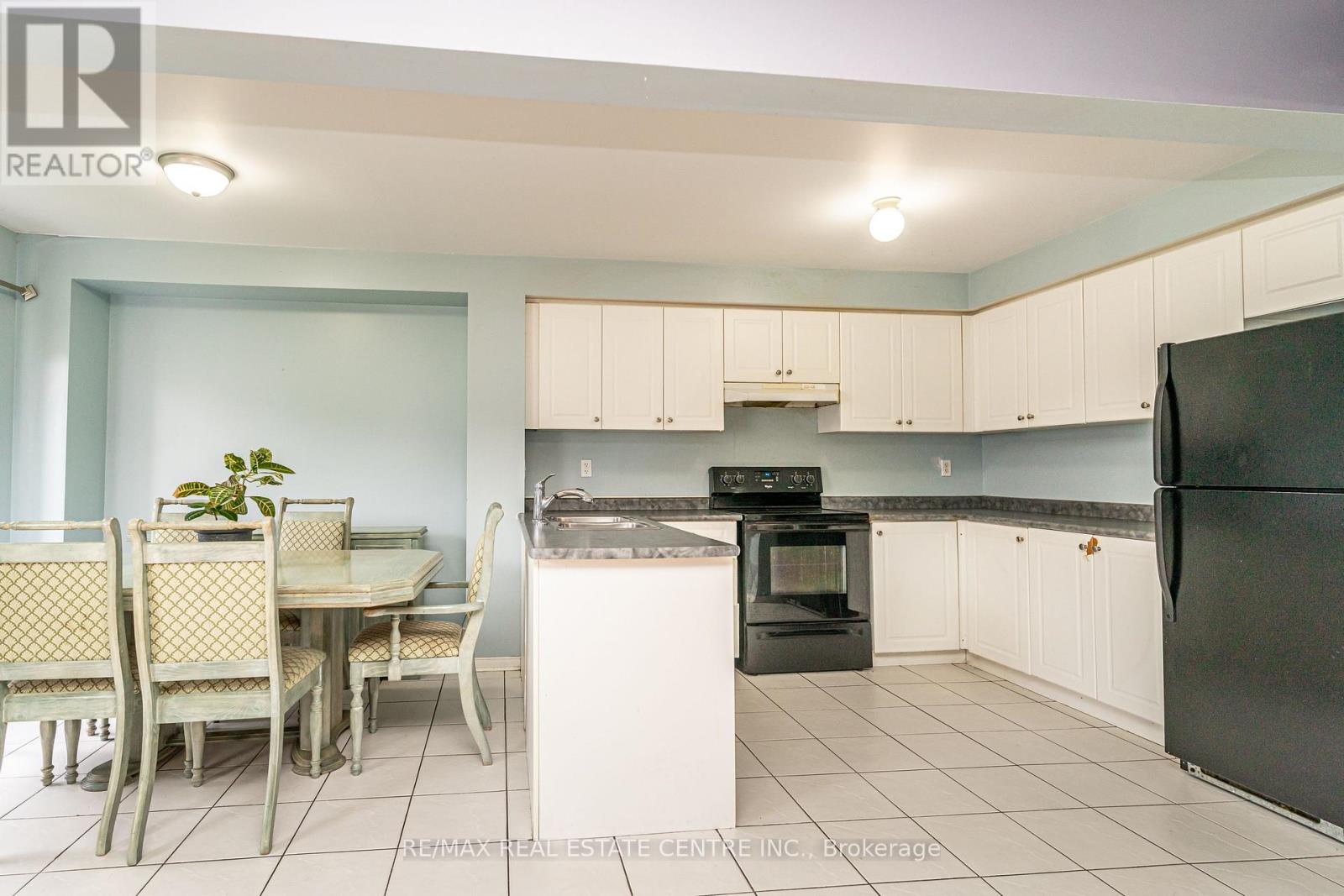 43 Trumpet Valley Boulevard, Brampton, Ontario  L7A 2Z8 - Photo 13 - W12481014