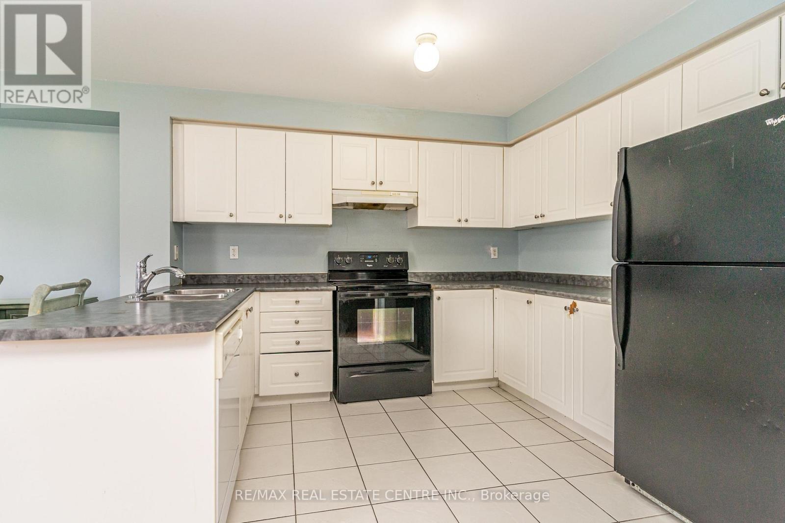 43 Trumpet Valley Boulevard, Brampton, Ontario  L7A 2Z8 - Photo 14 - W12481014
