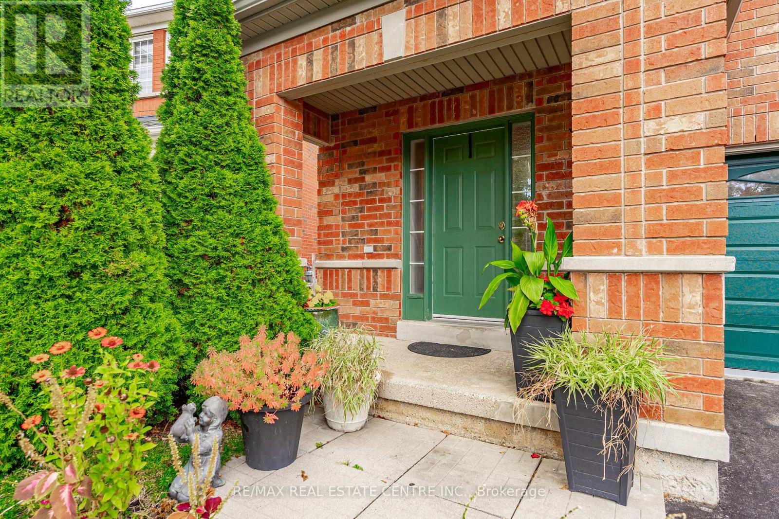 43 Trumpet Valley Boulevard, Brampton, Ontario  L7A 2Z8 - Photo 2 - W12481014