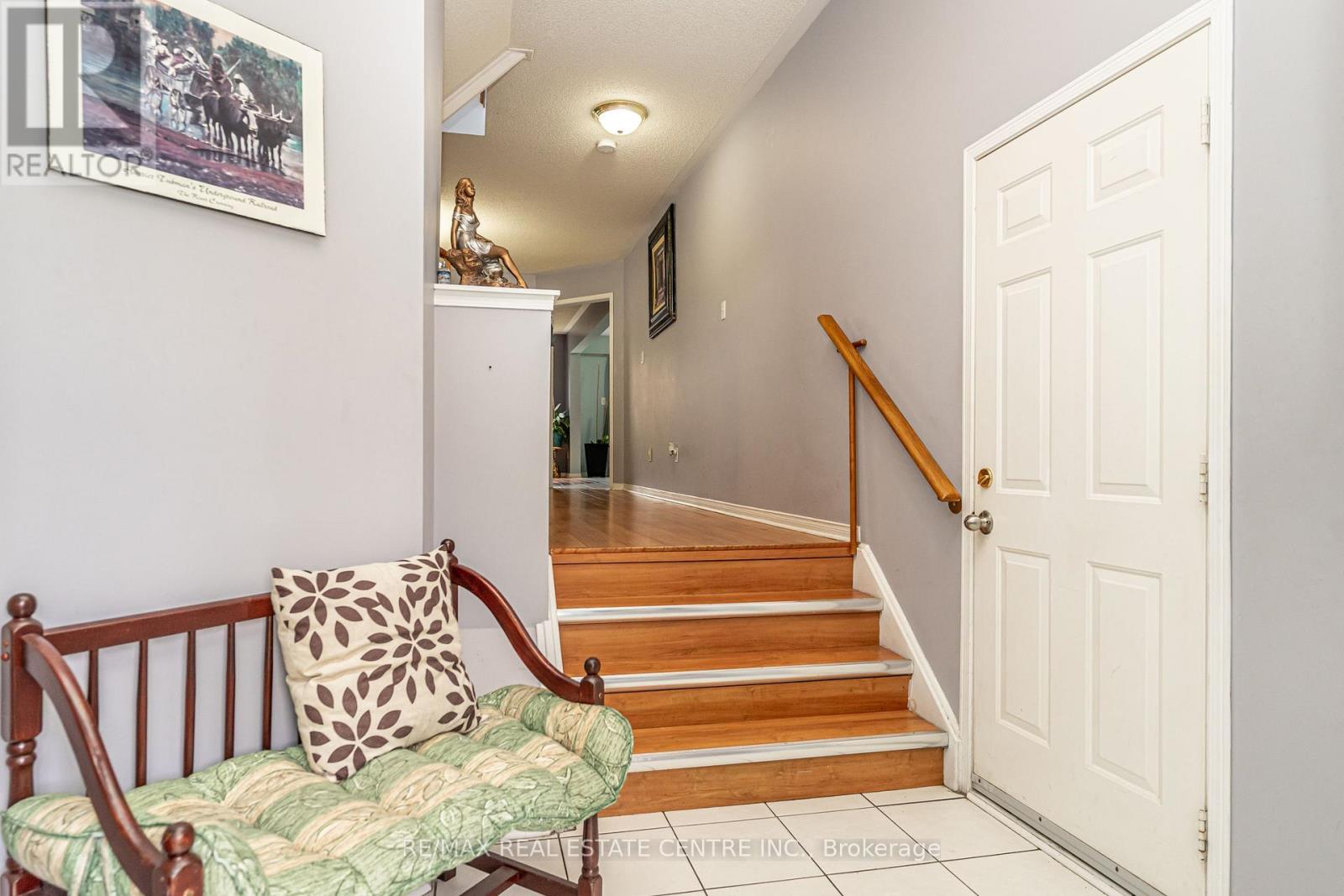 43 Trumpet Valley Boulevard, Brampton, Ontario  L7A 2Z8 - Photo 3 - W12481014