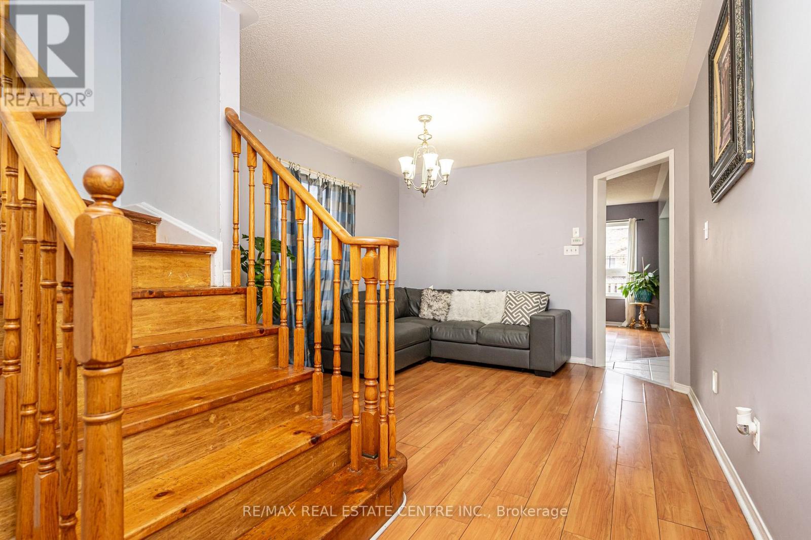 43 Trumpet Valley Boulevard, Brampton, Ontario  L7A 2Z8 - Photo 4 - W12481014