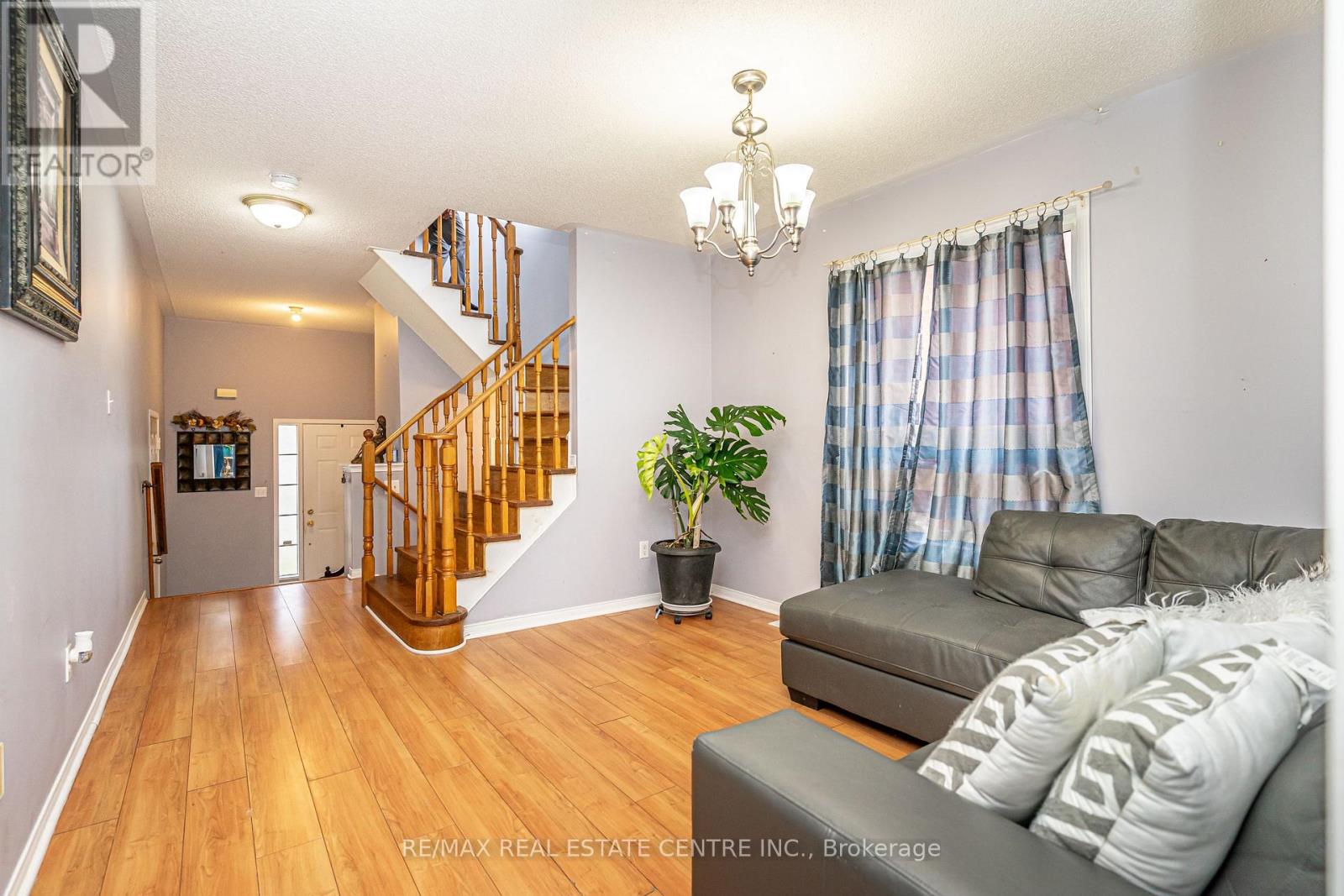 43 Trumpet Valley Boulevard, Brampton, Ontario  L7A 2Z8 - Photo 6 - W12481014