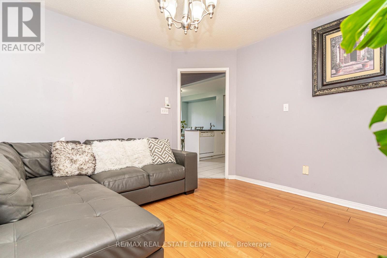 43 Trumpet Valley Boulevard, Brampton, Ontario  L7A 2Z8 - Photo 7 - W12481014