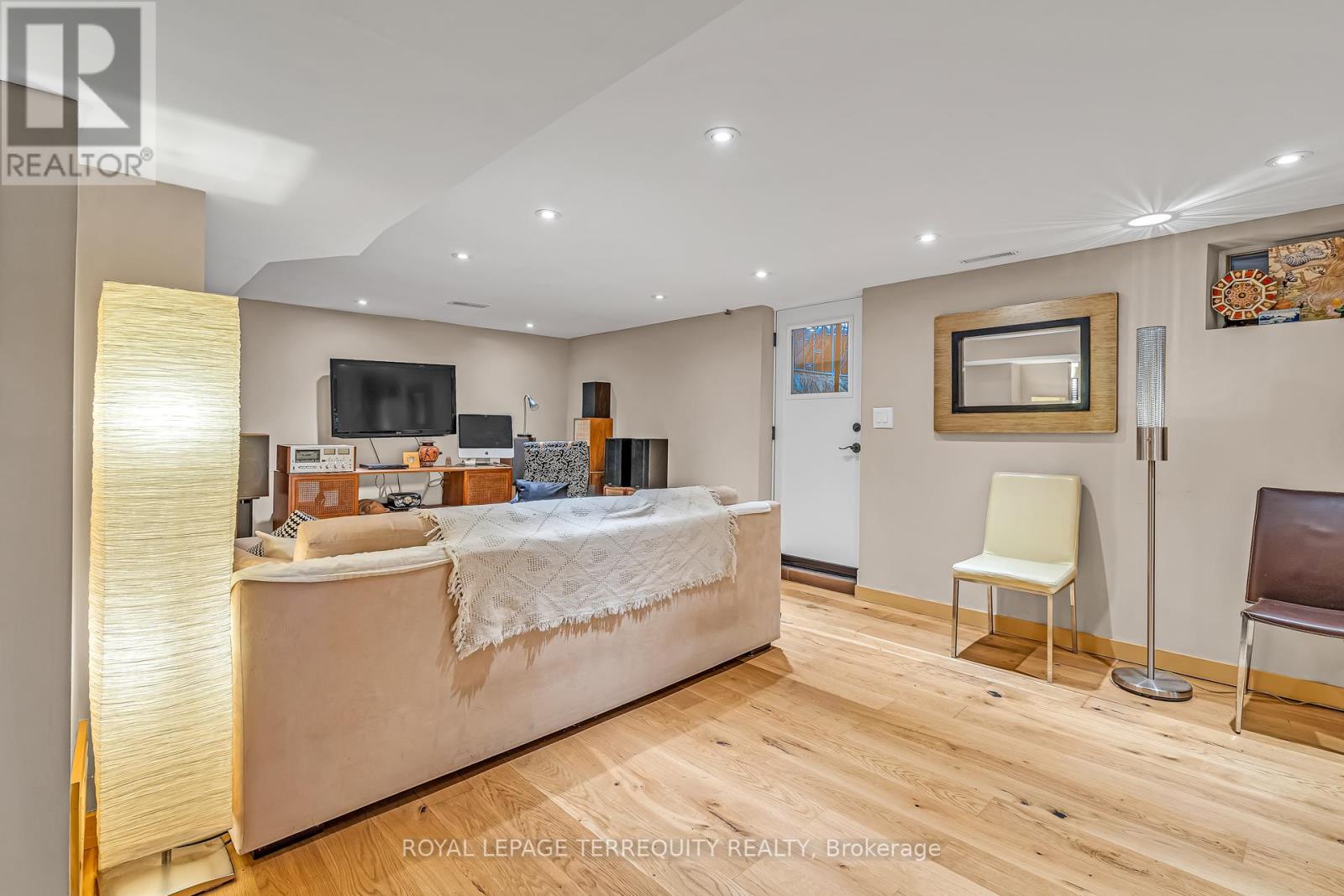 61 Parkchester Road, Toronto, Ontario  M6M 2S1 - Photo 25 - W12481019