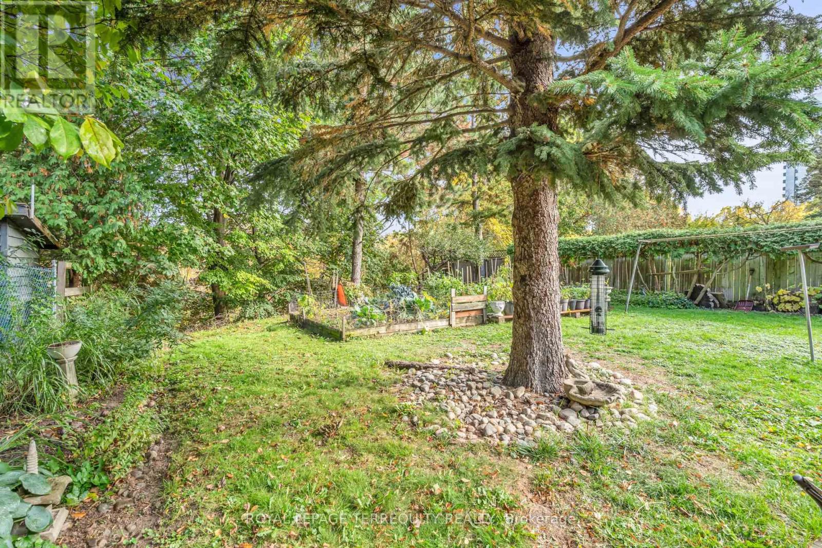 61 Parkchester Road, Toronto, Ontario  M6M 2S1 - Photo 35 - W12481019