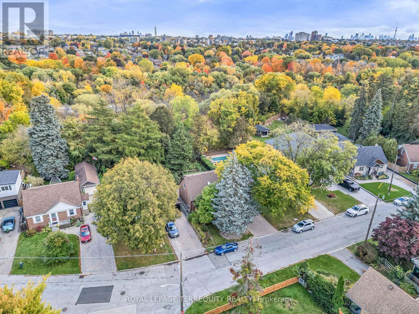 61 Parkchester Road, Toronto, Ontario  M6M 2S1 - Photo 37 - W12481019