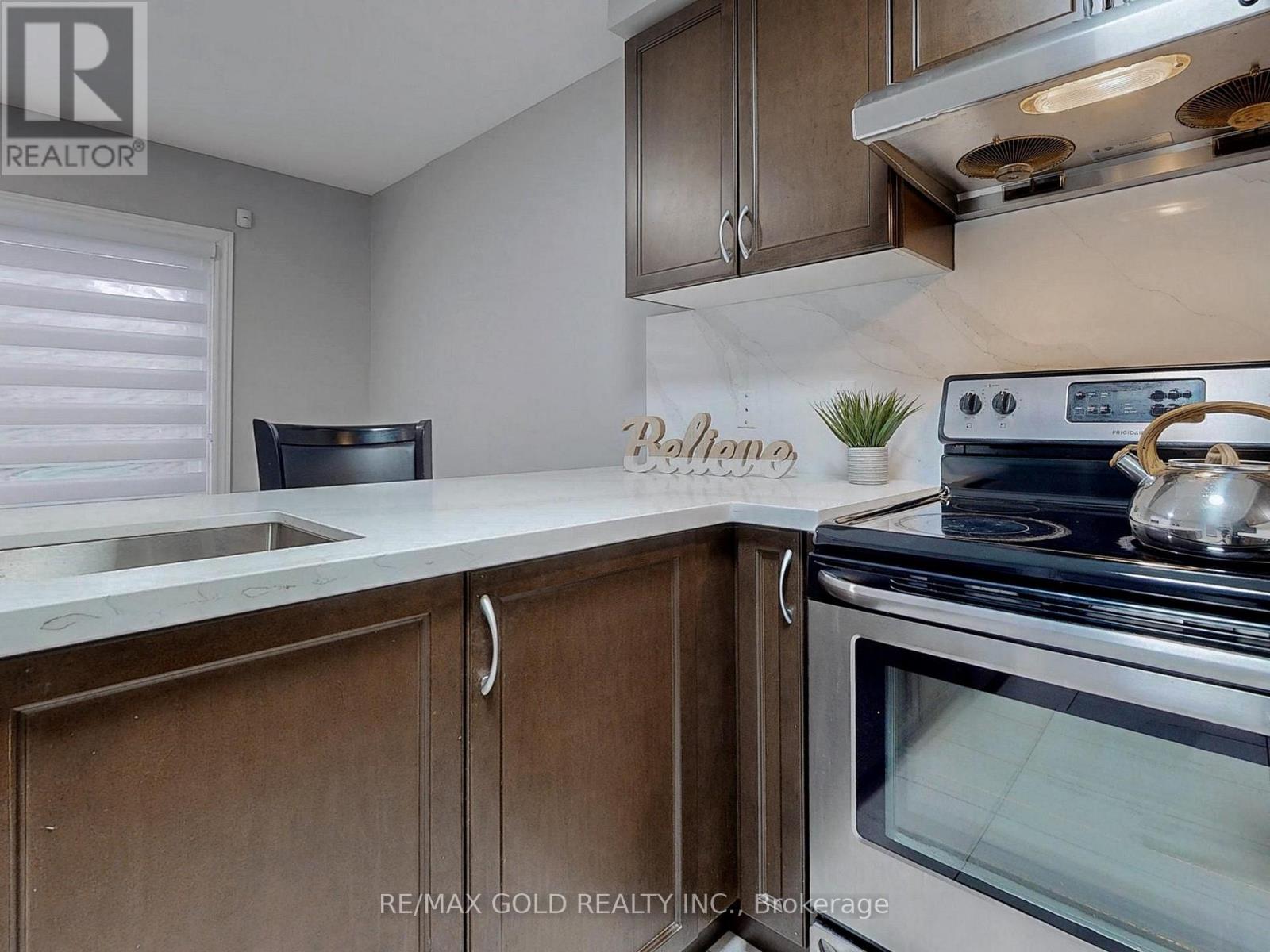 53 Muzzo Drive, Brampton, Ontario  L6R 3W9 - Photo 10 - W12481031