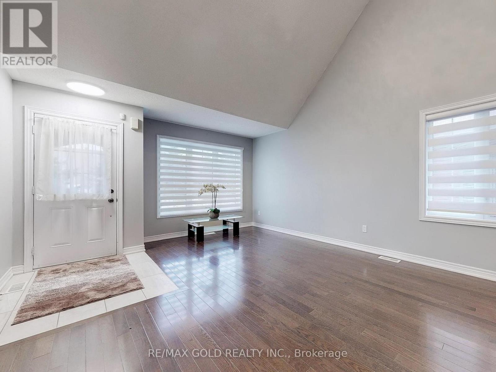 53 Muzzo Drive, Brampton, Ontario  L6R 3W9 - Photo 5 - W12481031