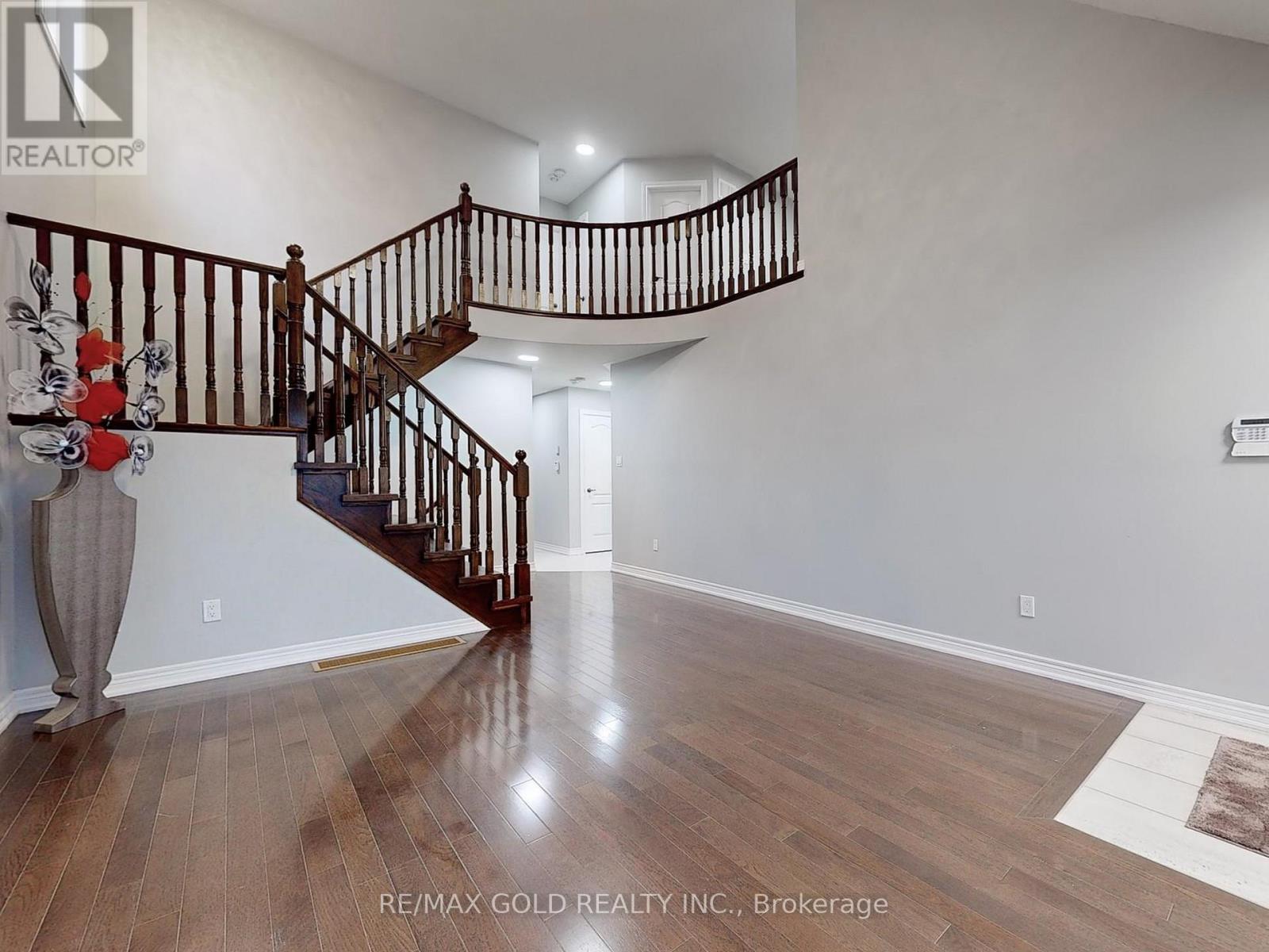 53 Muzzo Drive, Brampton, Ontario  L6R 3W9 - Photo 6 - W12481031