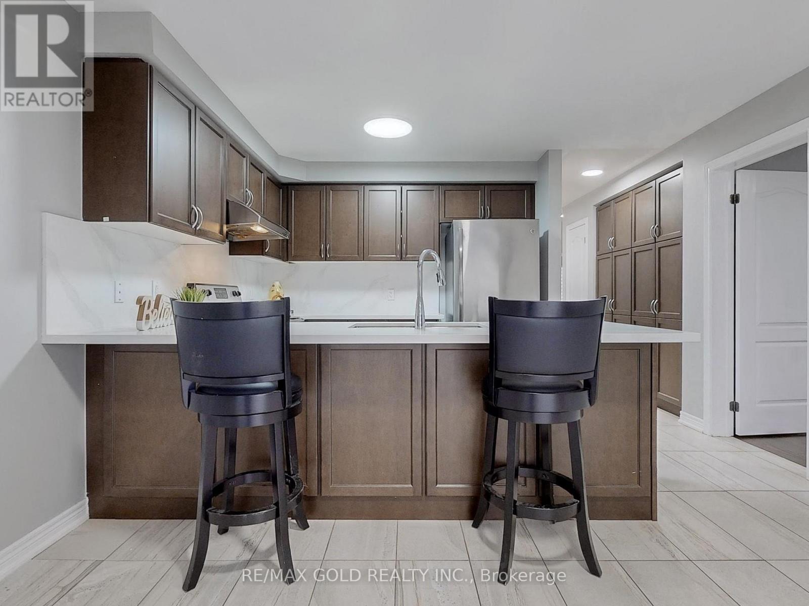 53 Muzzo Drive, Brampton, Ontario  L6R 3W9 - Photo 8 - W12481031