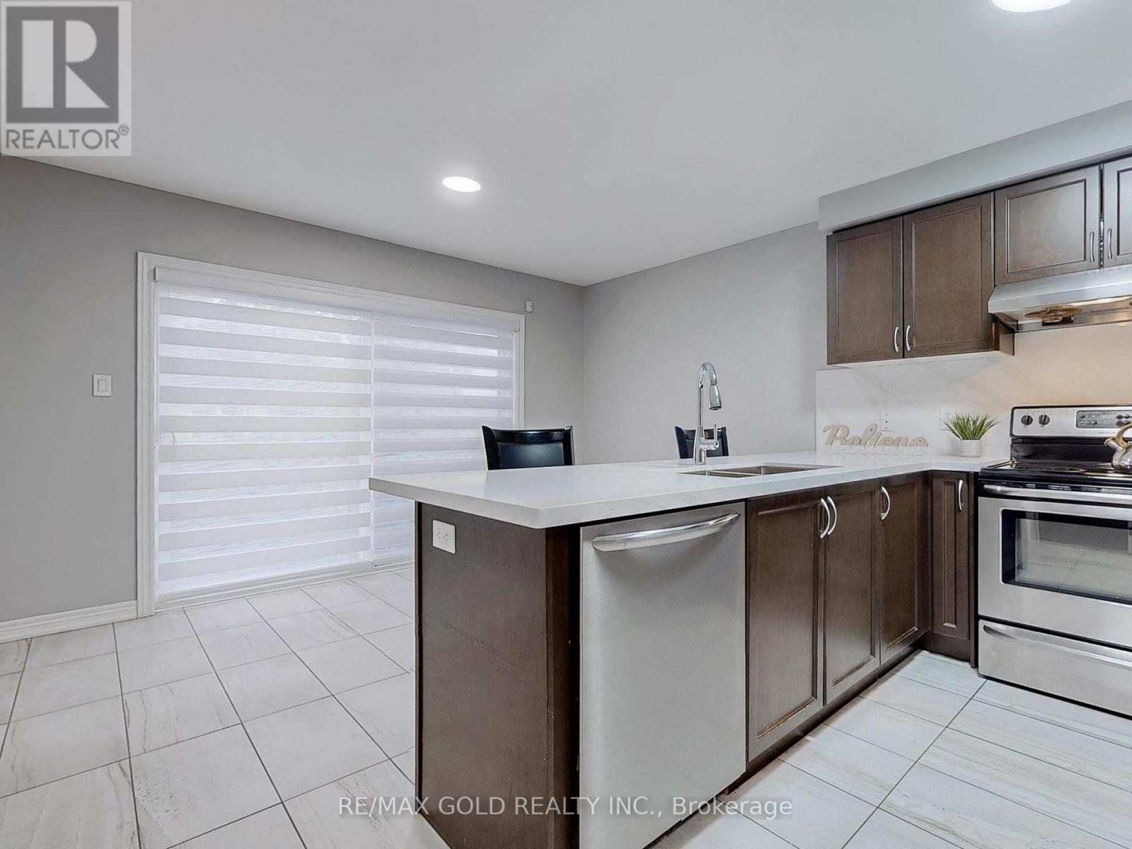 53 Muzzo Drive, Brampton, Ontario  L6R 3W9 - Photo 9 - W12481031