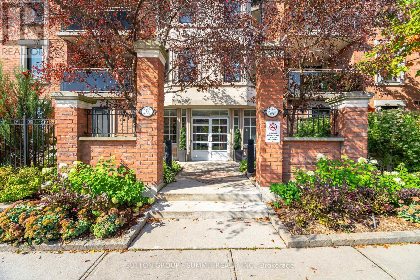 207 - 2300 Parkhaven Boulevard, Oakville, Ontario  L6H 6V9 - Photo 2 - W12481035