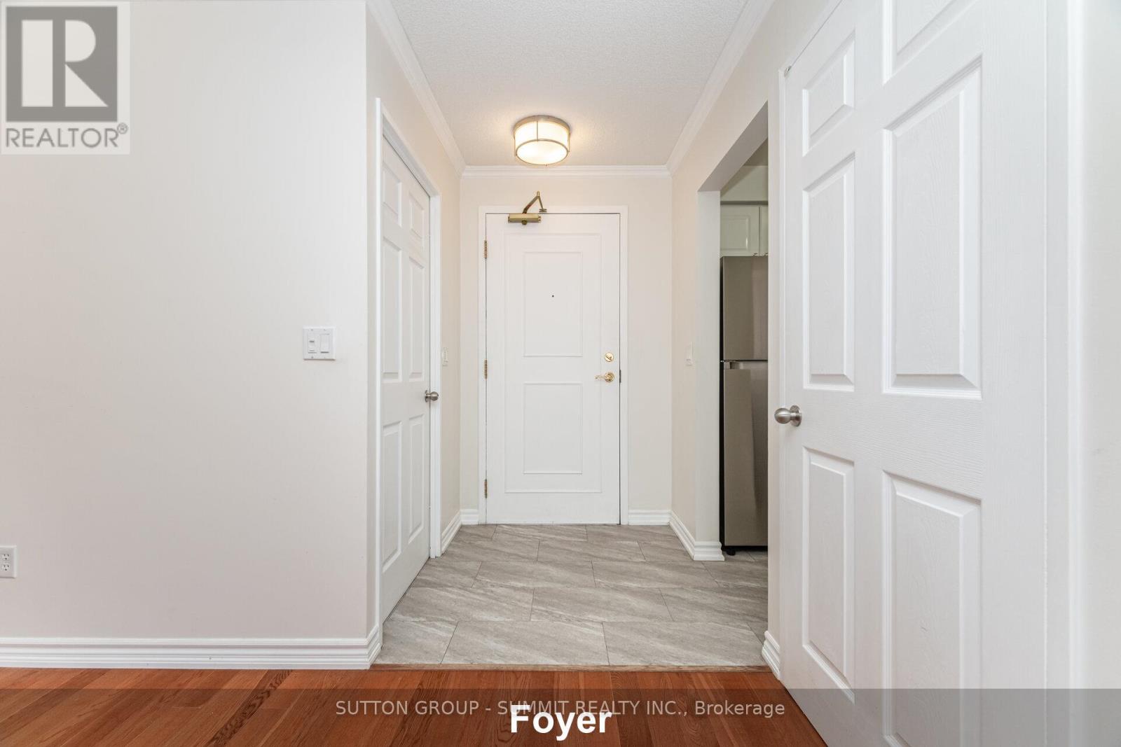 207 - 2300 Parkhaven Boulevard, Oakville, Ontario  L6H 6V9 - Photo 5 - W12481035