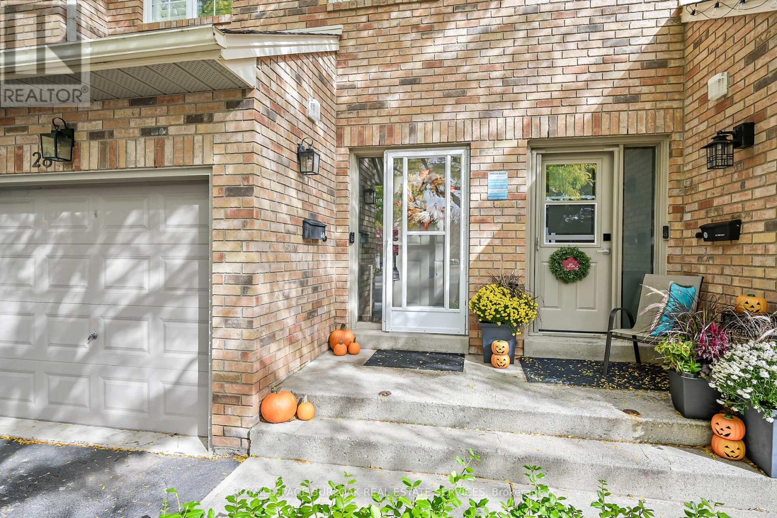 28 - 2015 Cleaver Avenue, Burlington, Ontario  L7M 4J7 - Photo 2 - W12481047