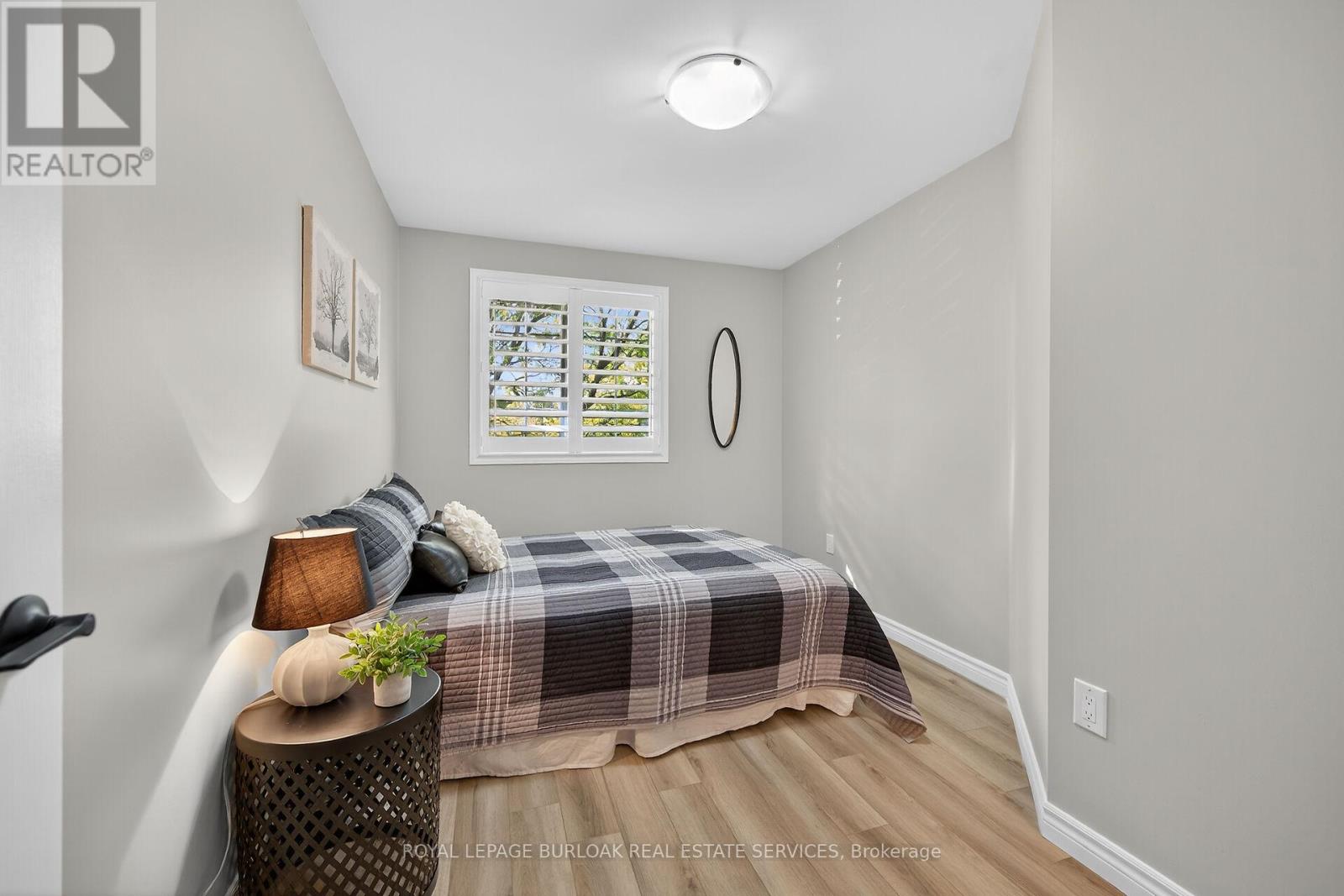 28 - 2015 Cleaver Avenue, Burlington, Ontario  L7M 4J7 - Photo 24 - W12481047